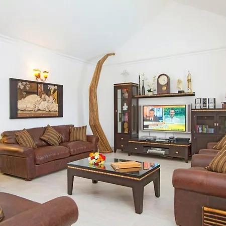 Valdes Villa