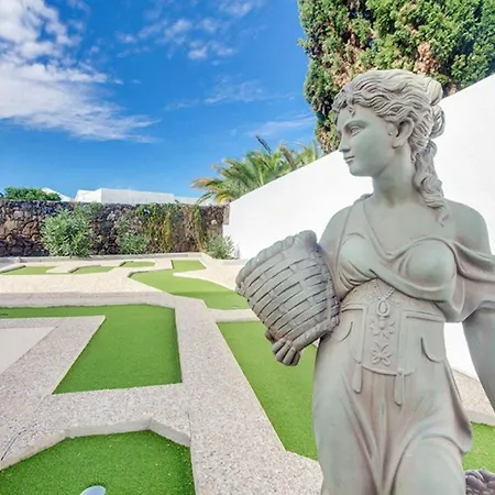 Valdes Villa